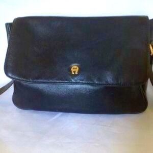 💲SALE💲 HP!  Vintage Etienne Aigner Leather Navy Blue Crossbody